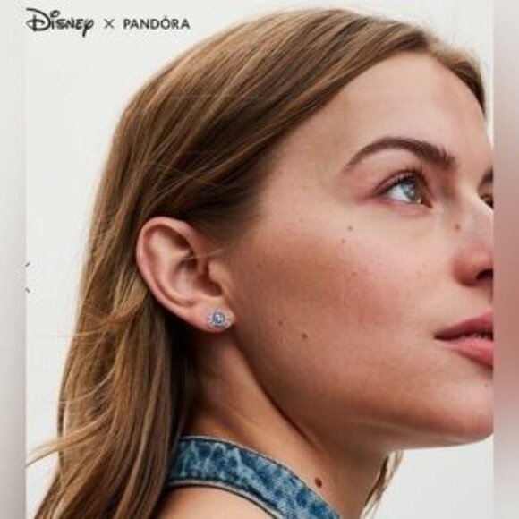 Pandora x Disney Cinderella��s Carriage Stud Earrings - Picture 2 of 5